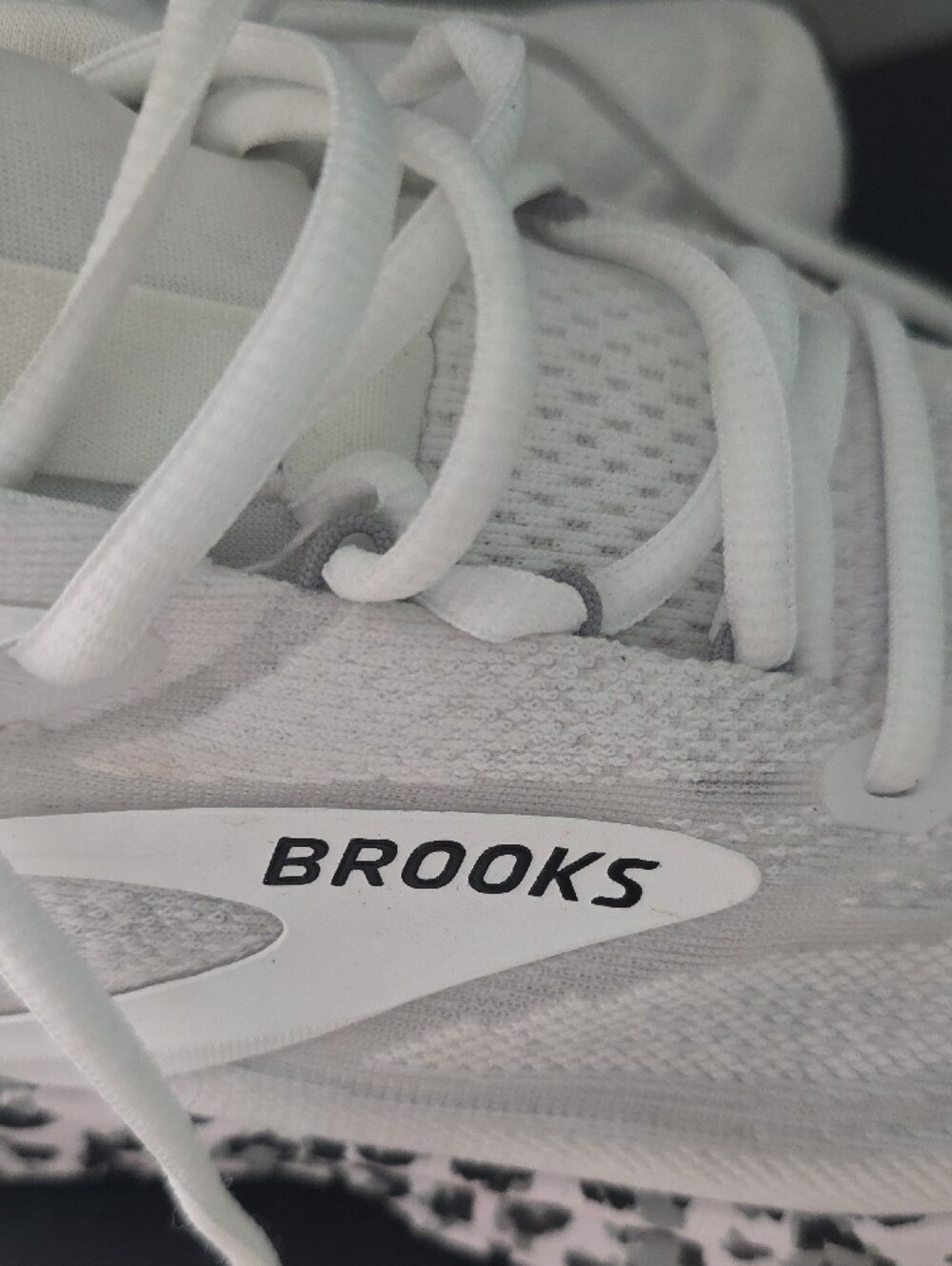 Brooks White Women's Running Shoes with Leopard-Print Midsole - Picture 2 of 5